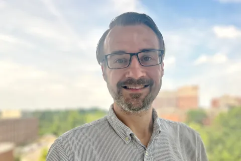 A headshot of Rob Patro with the UMD campus in the background. 