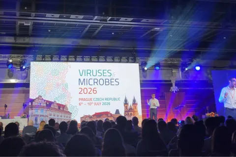Joshua Weitz presenting at the 2026 Viruses of Microbes Conference 