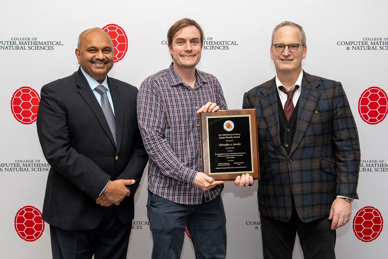(From left) CMNS Dean Amitabh Varshney, Chris Metzler and CMNS Board of Visitors Chair Jeffrey Mechanick at the April 3 awards ceremony.