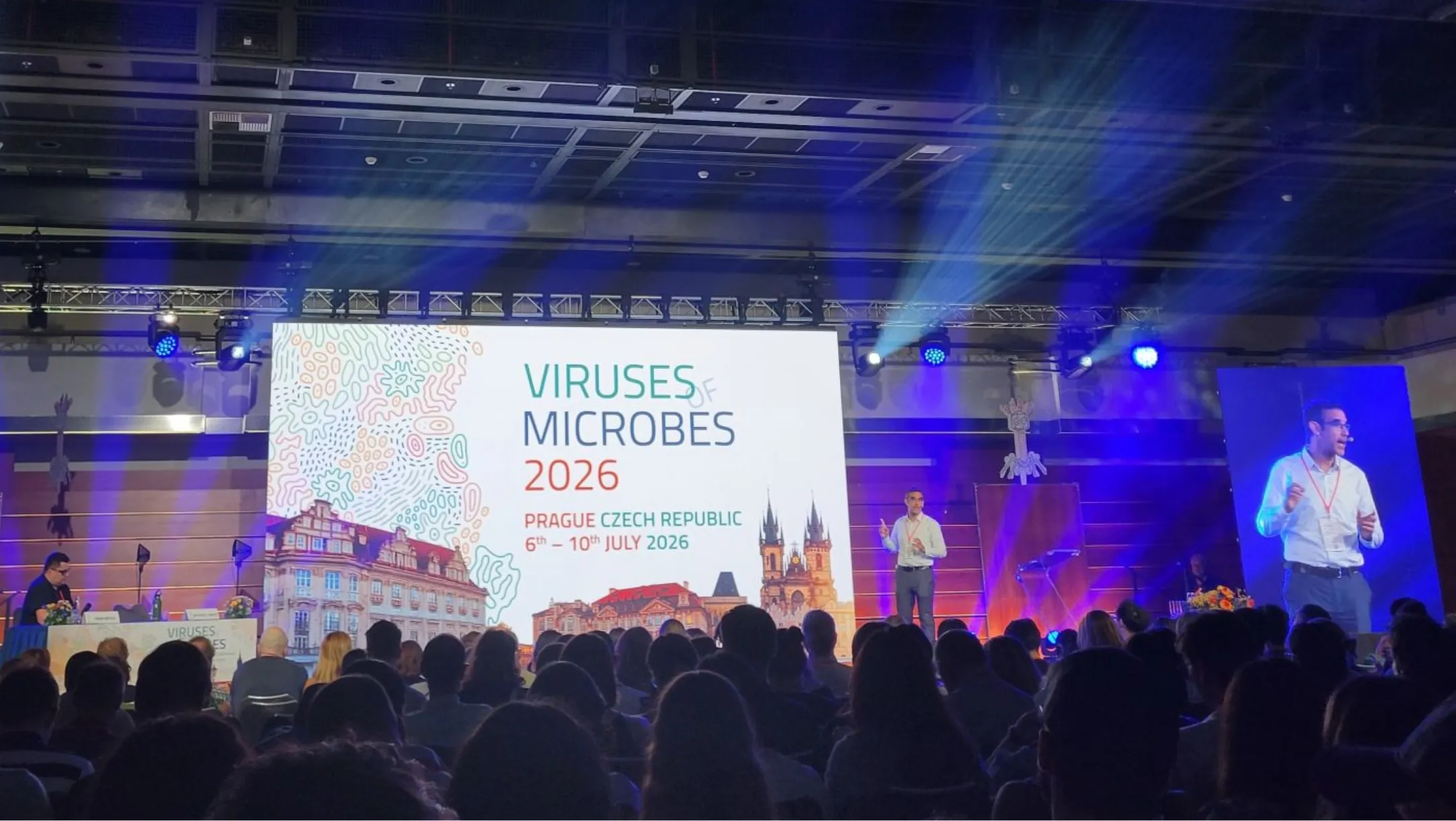 Joshua Weitz presenting at the 2026 Viruses of Microbes Conference 